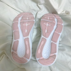 アンダーアーマ ランニングシューズの画像