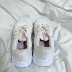 アンダーアーマ ランニングシューズの画像