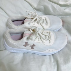 アンダーアーマ ランニングシューズの画像