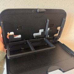 ドリンクホルダートレイ　車内テーブル２つの画像