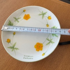 36：ヒロミチナカノの花柄皿3枚の画像