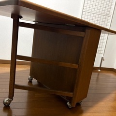 バタフライテーブルの画像