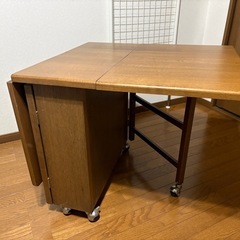 バタフライテーブルの画像