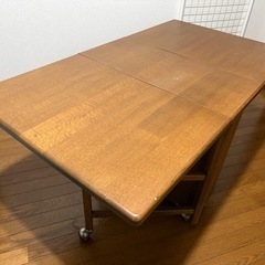 バタフライテーブルの画像