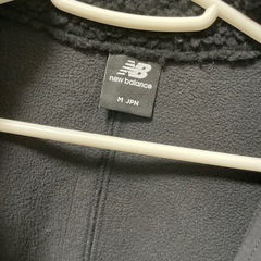 ニューバランス  アウター　Mサイズ　ブラック　黒の画像