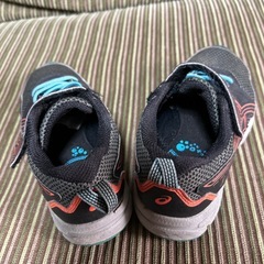 asics  18.5cmの画像