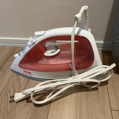 アイロンとアイロン台のセットの画像