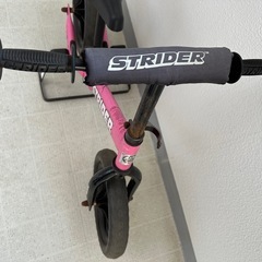 【スタンド付】ストライダー ピンク 練習用に！【現状渡し】の画像