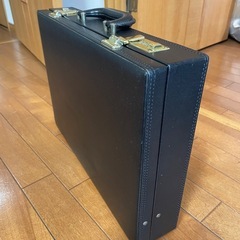 昭和レトロな黒アタッシュケースの画像