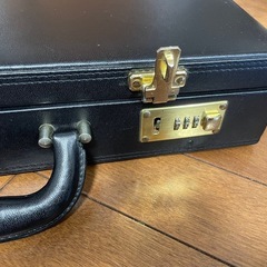 昭和レトロな黒アタッシュケースの画像