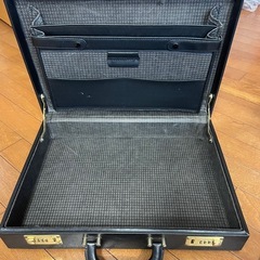 昭和レトロな黒アタッシュケースの画像