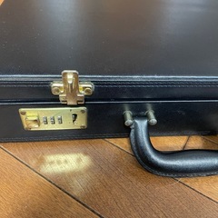 昭和レトロな黒アタッシュケースの画像