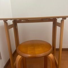 折りたたみデスク椅子付きの画像