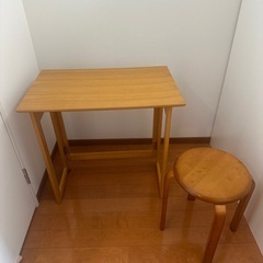 折りたたみデスク椅子付きの画像