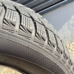 【岐阜市引取限定】Hankook 冬用タイヤセット 225/65R17 ハリアーの画像