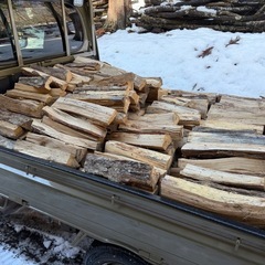 配達込 ナラ 薪 軽トラ1杯分 2年乾燥 屋根下の画像