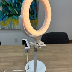 調光可能リングライト ホワイト スマホホルダー付きの画像