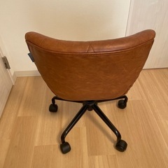 デスクチェア ブラウンの画像
