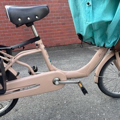子乗せ自転車3人乗りベージュ シティサイクル チャイルドシート付きの画像
