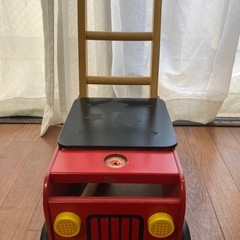 木製消防車型手押し車の画像