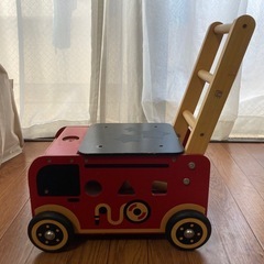 木製消防車型手押し車の画像