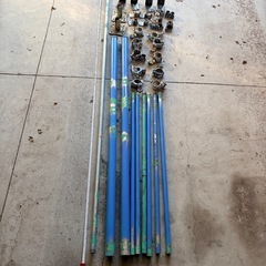 資材　鉄パイプとジョイントの画像