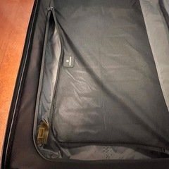 【ビクトリノックス】L大型軽量キャリーケース、スーツケースの画像