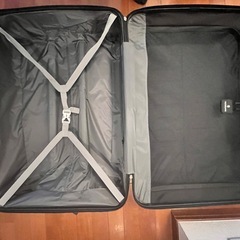 【ビクトリノックス】L大型軽量キャリーケース、スーツケースの画像