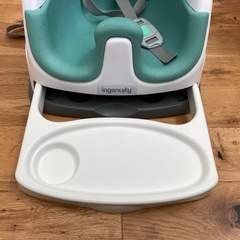ベビーチェアー、椅子、テーブル、食事用の画像