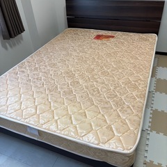 ダブルベッド(マットレス付き)　の画像