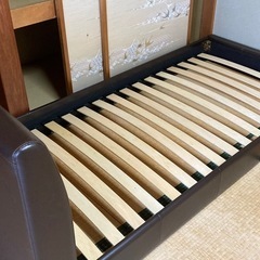 シングル
ベッドフレームの画像