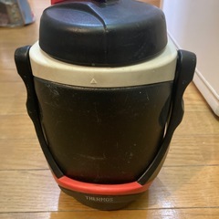 サーモス　1.9ℓ 水筒の画像