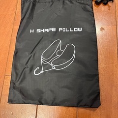 【未使用品】ネックピロー、帽子付き、収納バッグ付きの画像