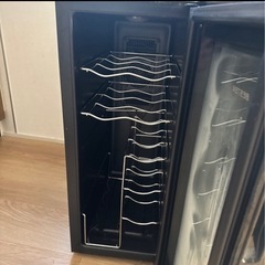 テレビSHARP AQUOS32インチとワインセラーの画像