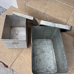 ブリキ缶二つSETアンティークビンテージ雑貨の画像