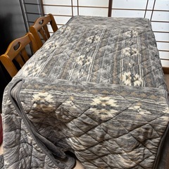 ダイニングテーブルの画像