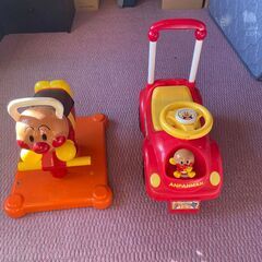 子ども用品（チャイルドシート、コンビ電動スイングベッド、子供用いす）の画像