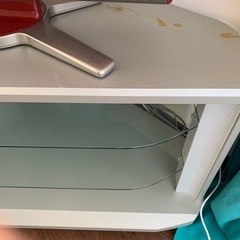 テーブルとテレビ台の画像
