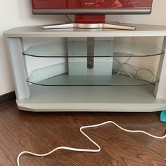 テーブルとテレビ台の画像