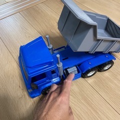 ダンプカーのおもちゃ
の画像