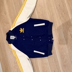 アディダスオリジナル スタジャンの画像