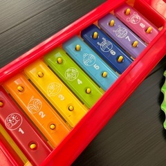 アンパンマン鉄琴、ほぼ新品スタイ2枚、わんわんうーたんシャンプーハット2つの画像