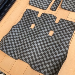 日産　セレナ　C25 社外品　フロアマット（助手席、運転席なし）の画像