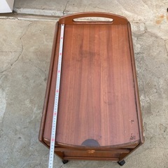 木製のキッチンワゴンの画像