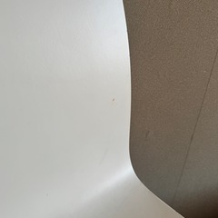 白い椅子　ダイニングチェアの画像