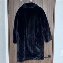 comptoir des cotonniers ブラックファーコートの画像