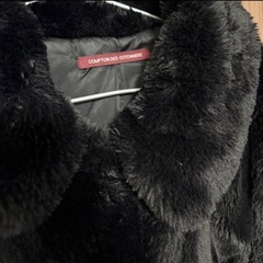 comptoir des cotonniers ブラックファーコートの画像