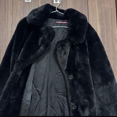 comptoir des cotonniers ブラックファーコートの画像