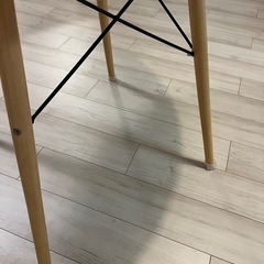 　円形ダイニングテーブルの画像