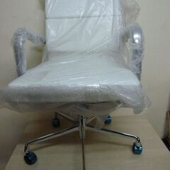 2-1　未使用/新品　イームズ オフィスチェア ソフトパッドグループチェア ソフトレザー ロッキング機能 座面昇降 デザイナーズチェアの画像